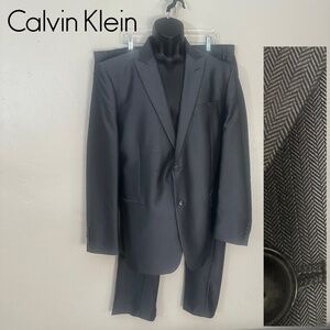 Calvin Klein Peak Lapel Suit 46R Pants 40" waist 32" inseam Gently worn 2 button